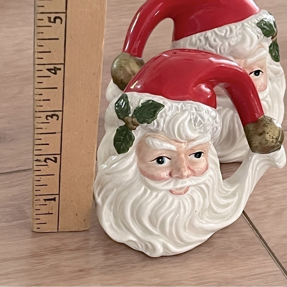 Vintage Fitz And Floyd Omnibus
Santa Claus Ceramic Salt And Pepper Shakers - Picture 7 of 15